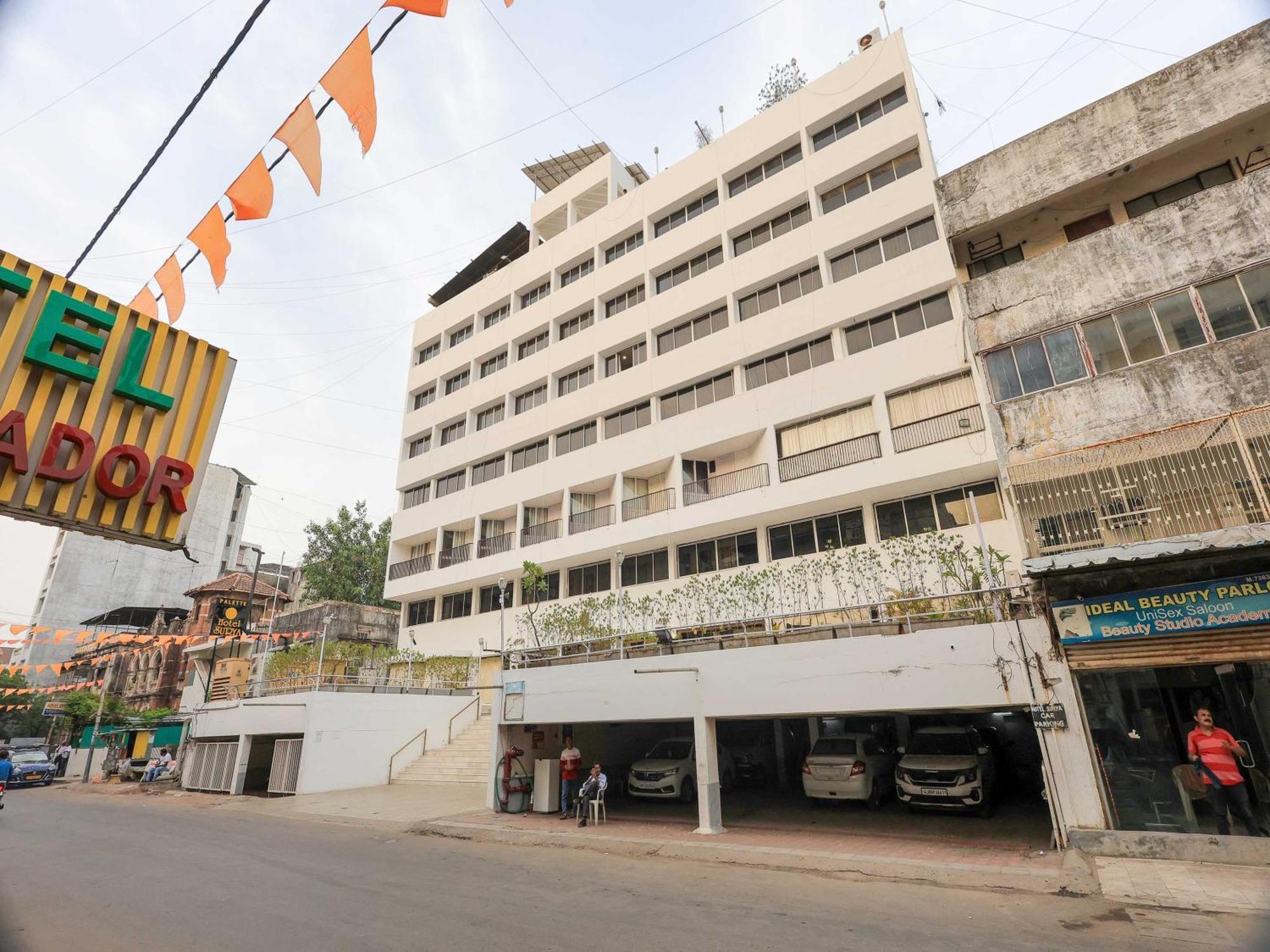 Palette Hotel Surya Vadodara Exteriör bild