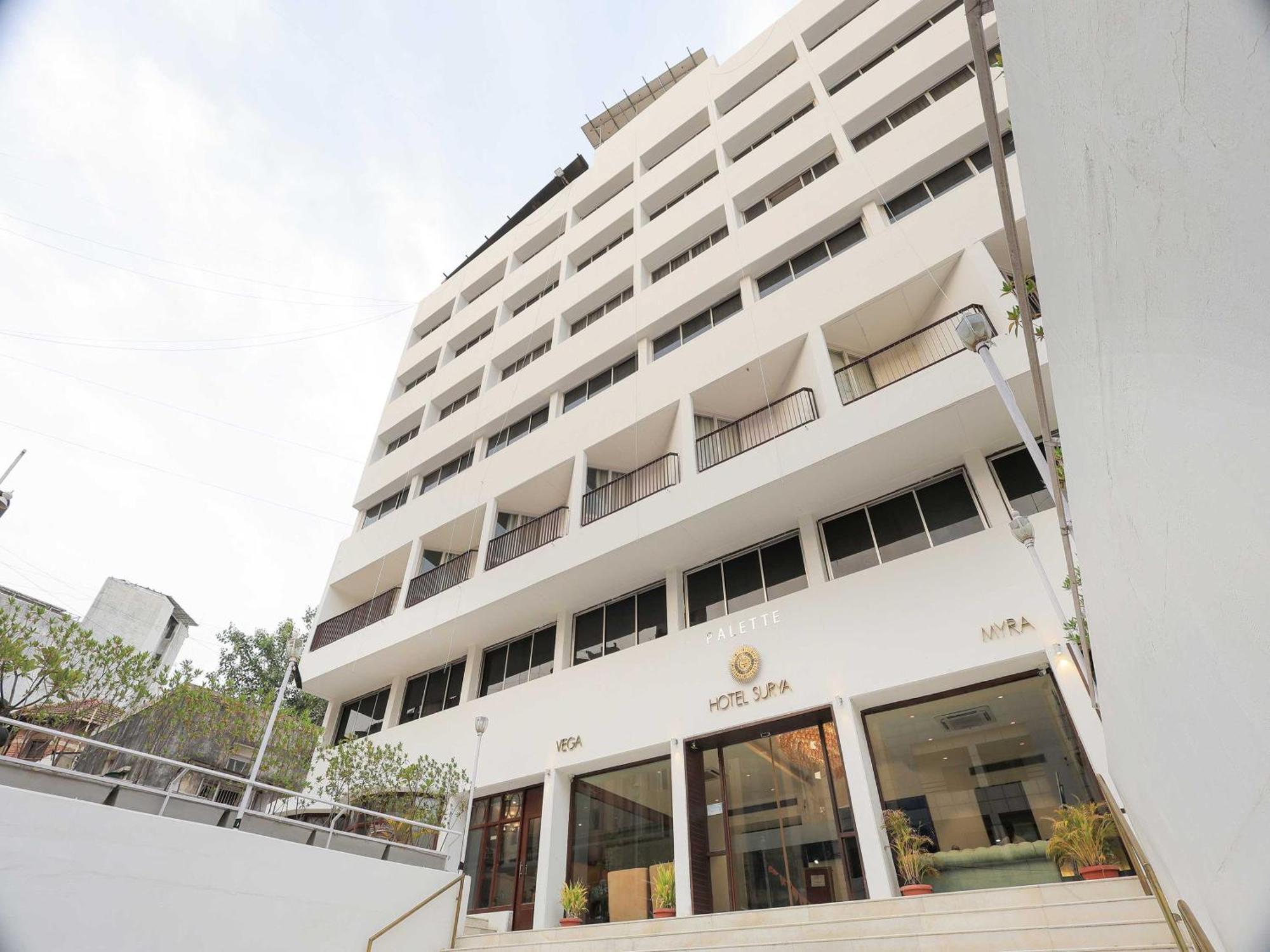 Palette Hotel Surya Vadodara Exteriör bild